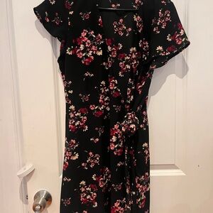 Chic Floral Midi Dress in Black and Pink